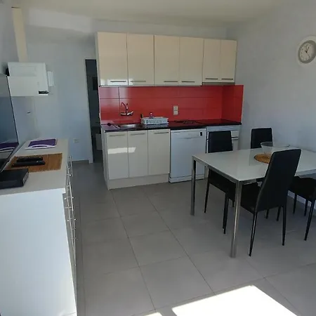 Oasis A6 Apartment Roses