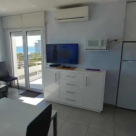 Oasis A6 Apartment Roses